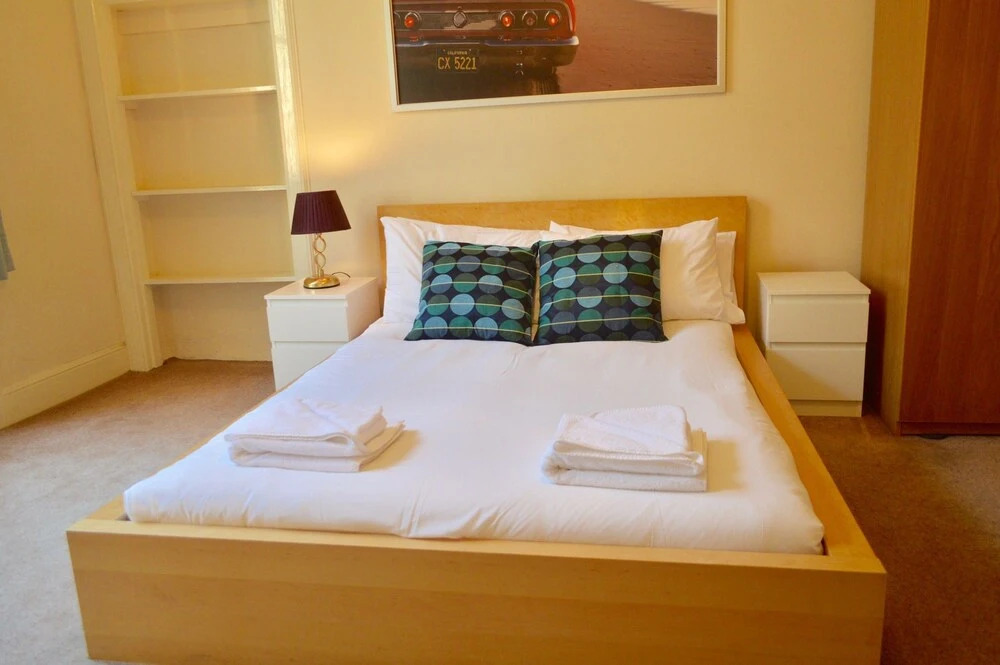 3 Bedroom Bruntsfield Flat