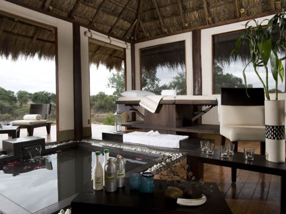 Ngerende Island Lodge