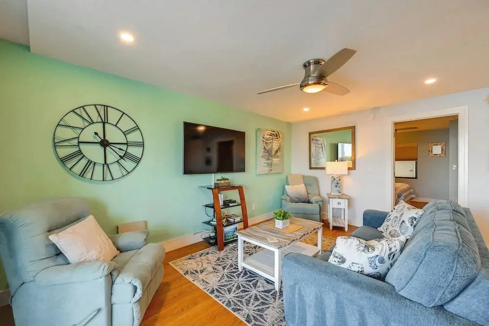 Riverside Marco Island Condo: Pool & Marina Access