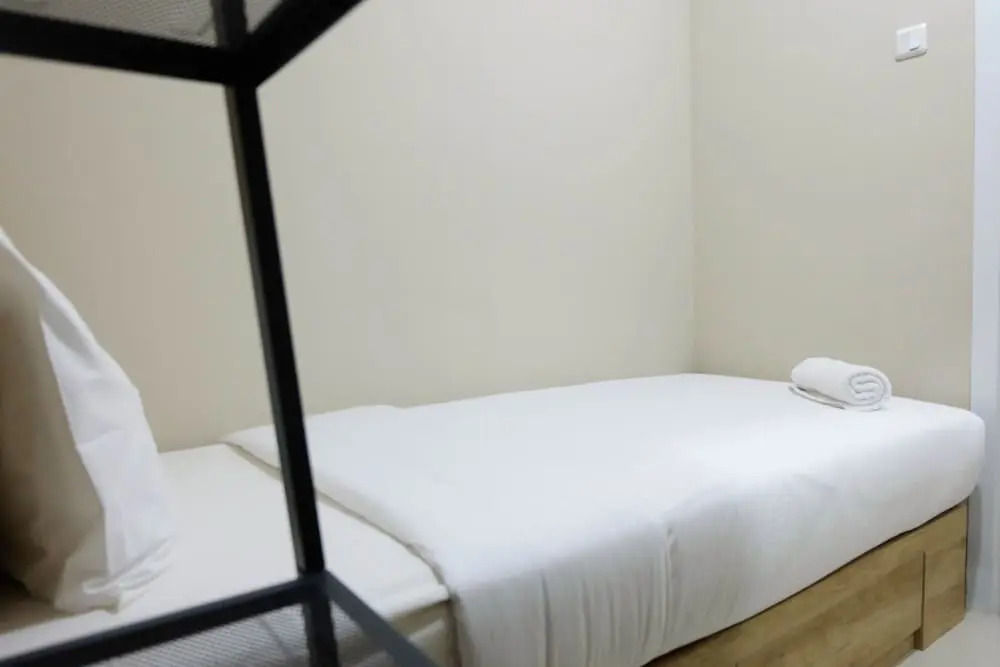 Modern and Bright 2BR Green Pramuka Apartment