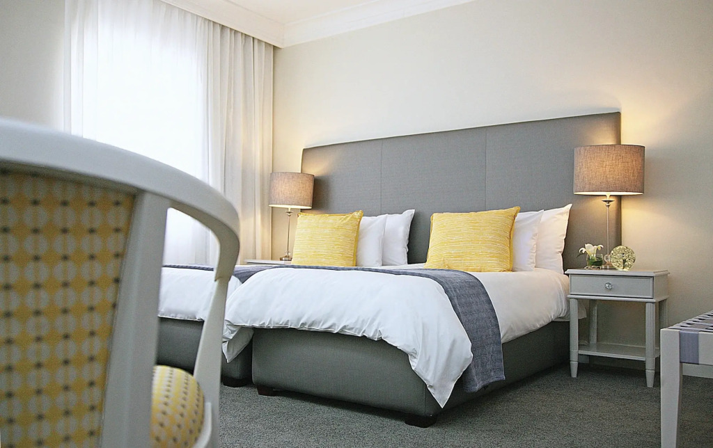 Hollow on the Square City Hotel CBD