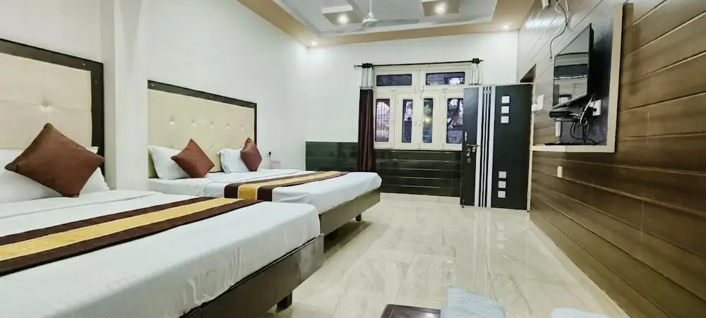 Hotel Prabhat Palace
