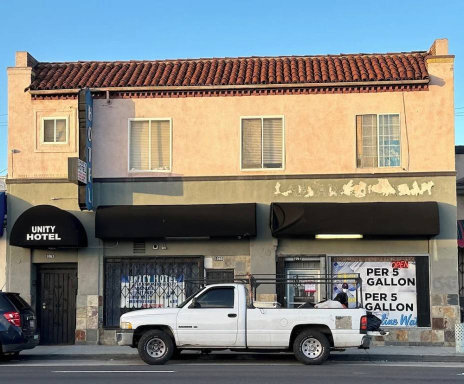 Unity Hotel - No Parking & Rooms Are Upstairs