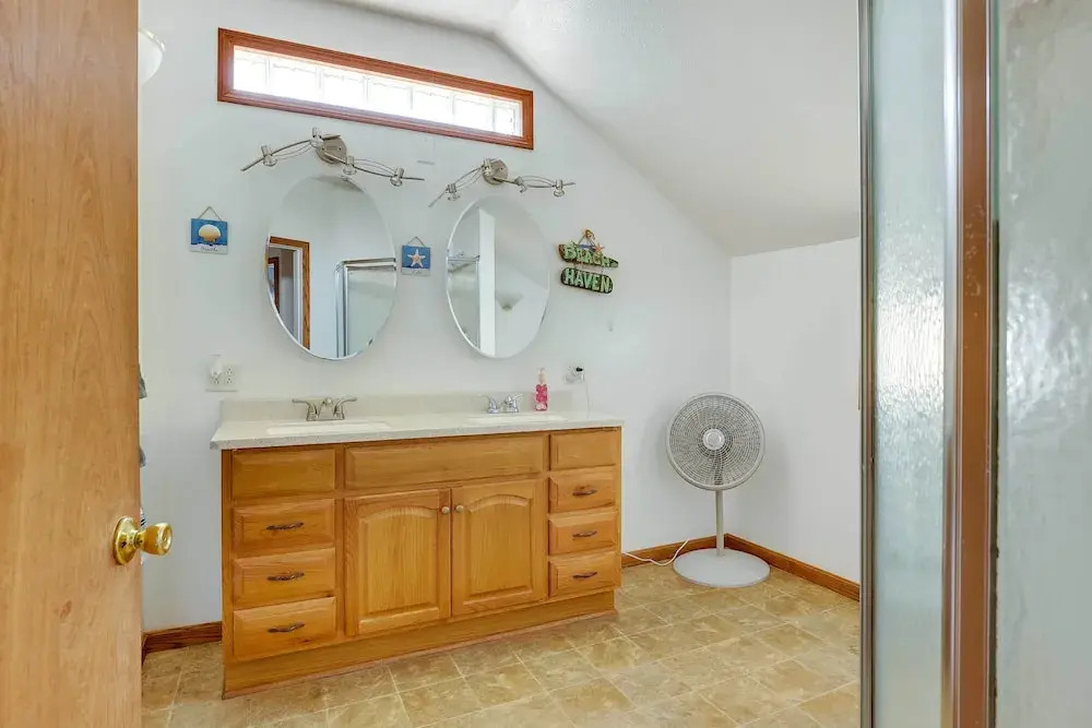 Waterfront Lake Erie Vacation Rental on the Strip!