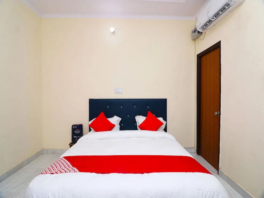 OYO 22917 Cgr Residency