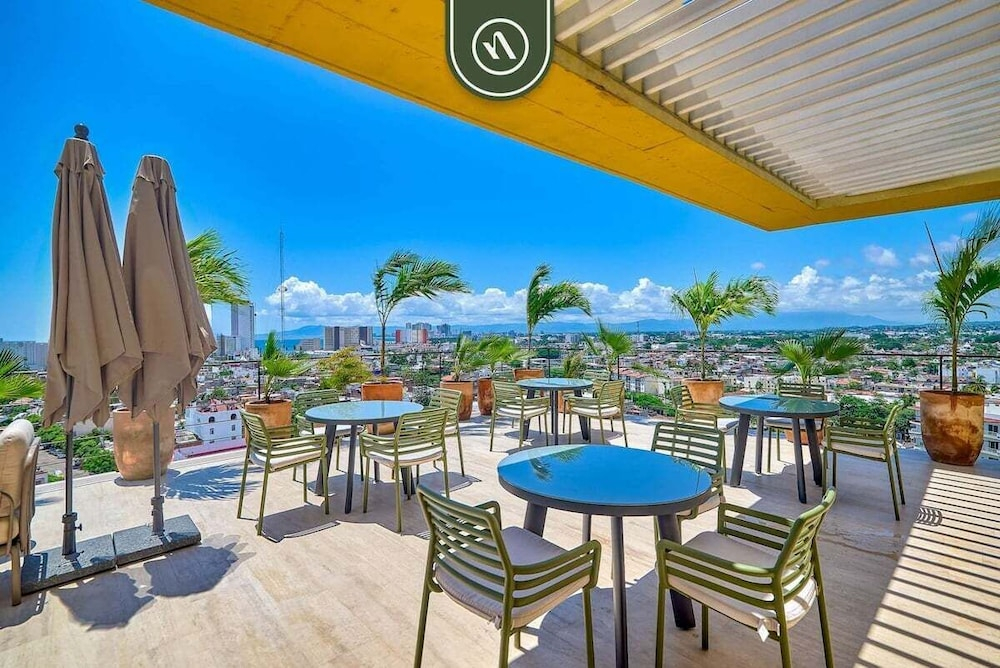 Brand New 2BR APT - Stunning Ocean & Sunset Views