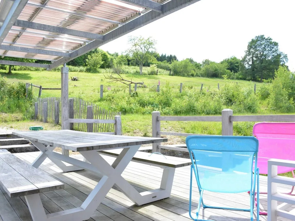 Villa with hottub in calm area