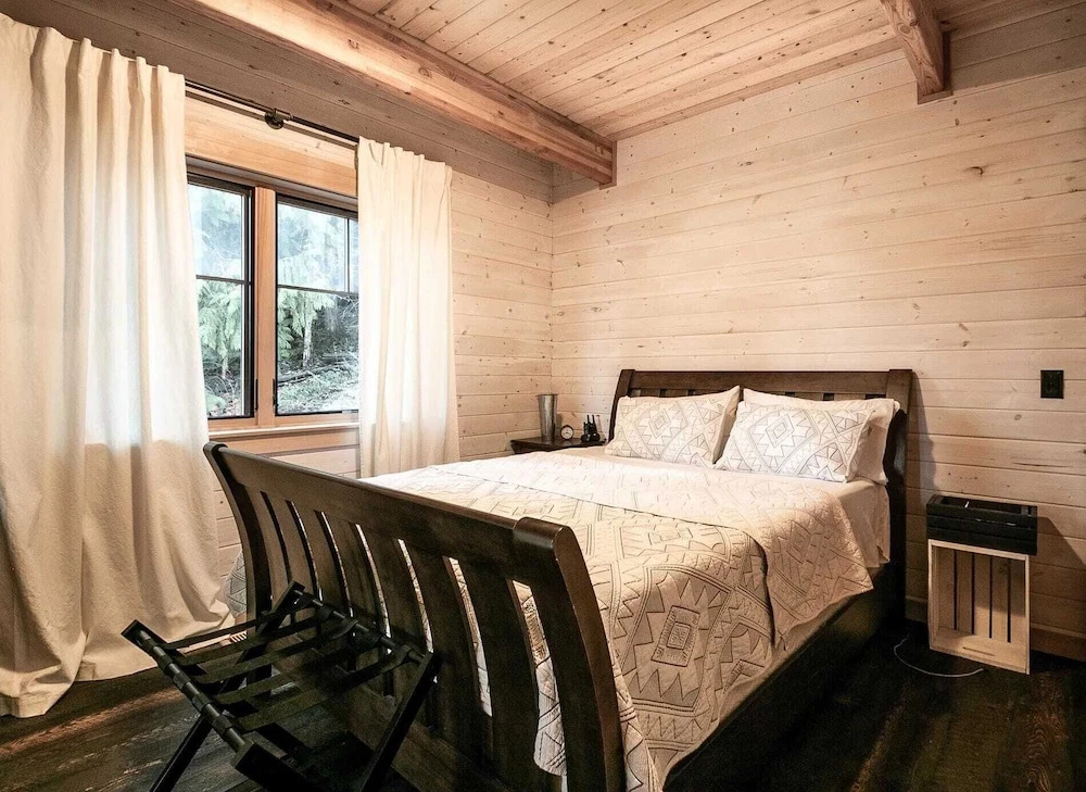 Cedar Brae Chalet Chalet 2 NW Comfy Cabins