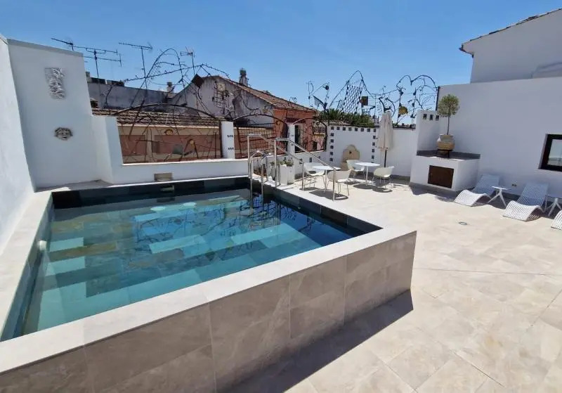 Hotel Oleum - Parking Gratuito bajo disponibilidad y reserva previa