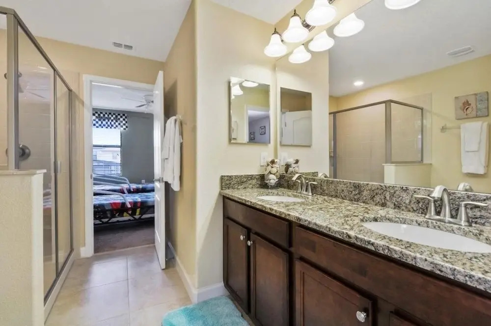 Luxury Movie Theater Room, Pool Spa & Game Room! 8 Bedroom Home