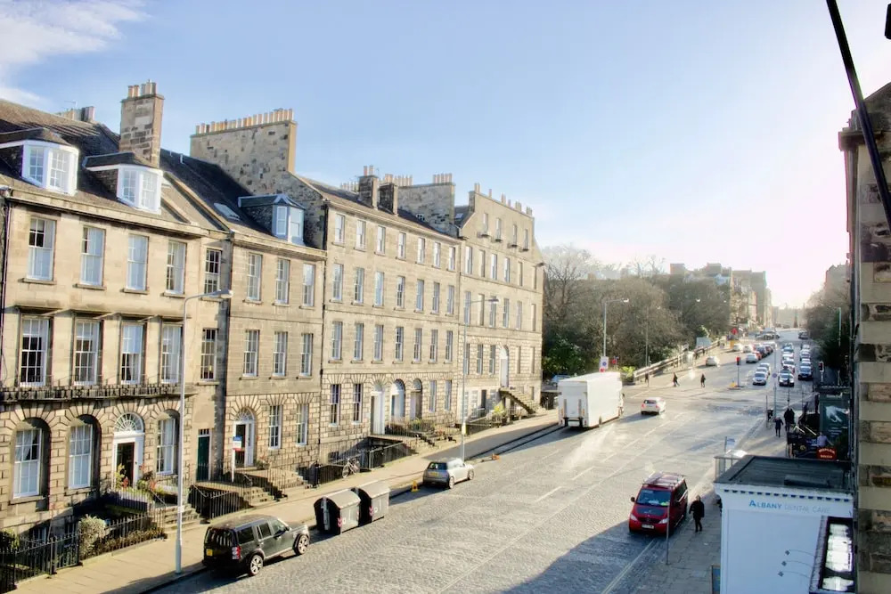 3 Bedroom Apartment in Edinburgh's New Town
