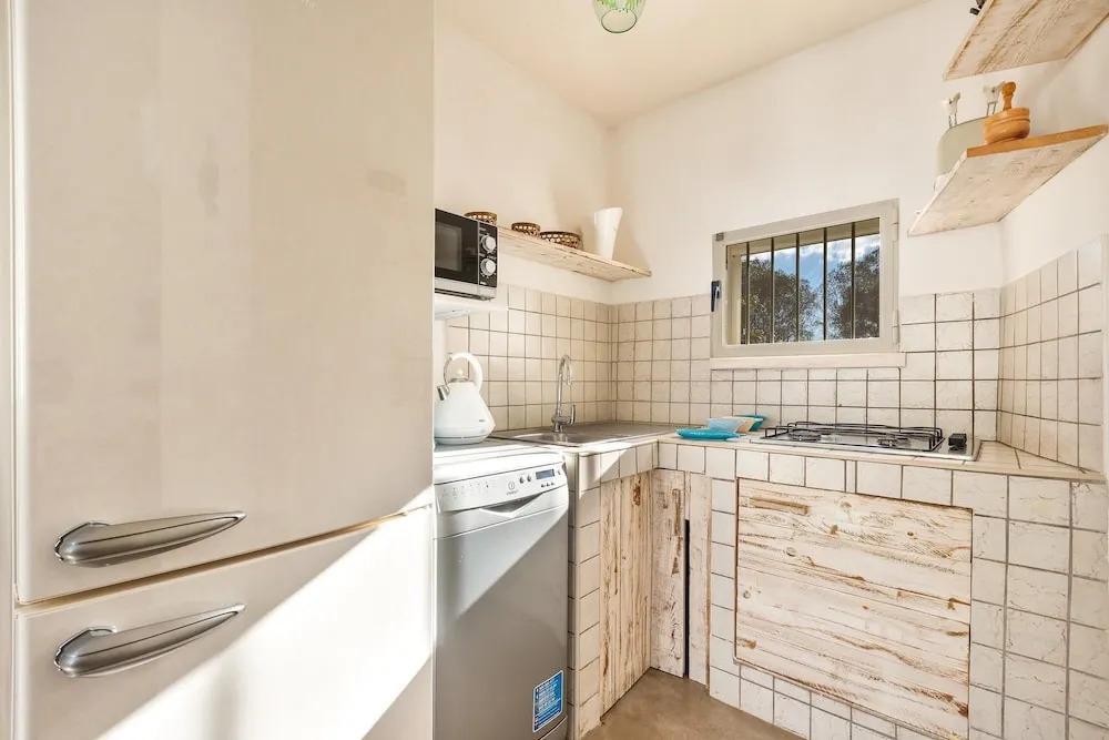 2526 Trullo Limone by Perle di Puglia
