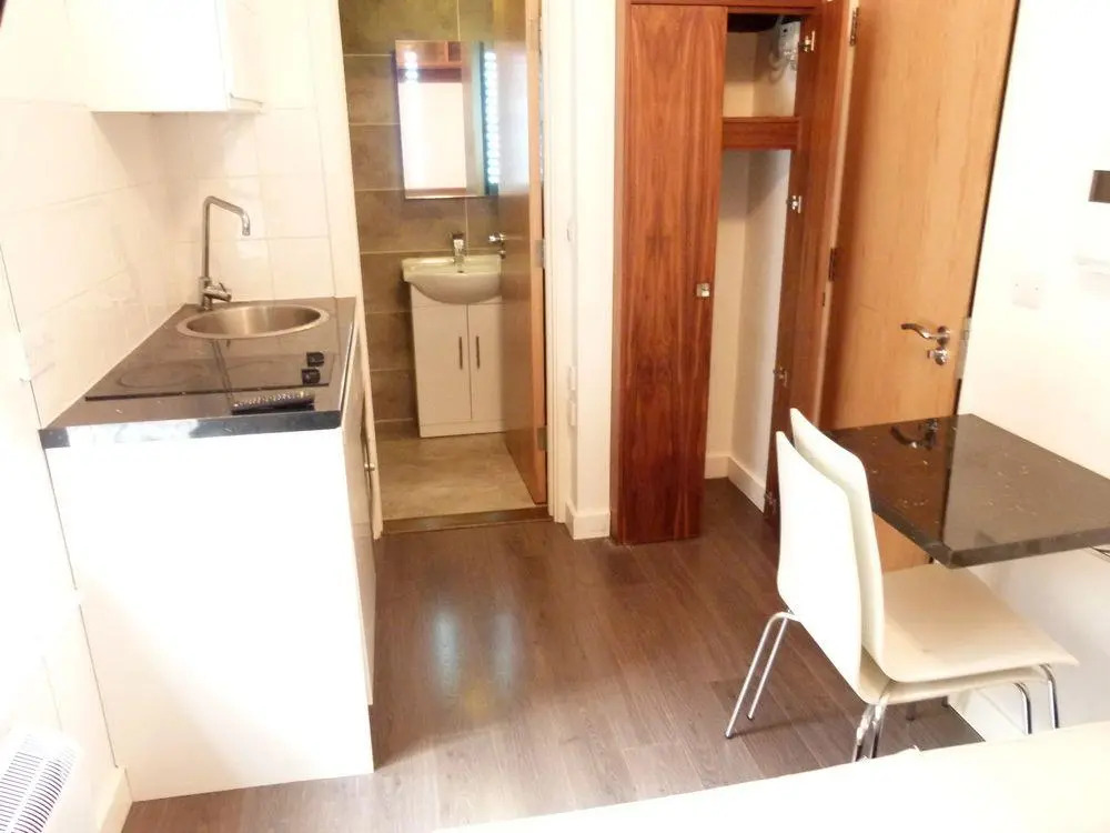 SS Property Hub - City of London Studio Apartment 5