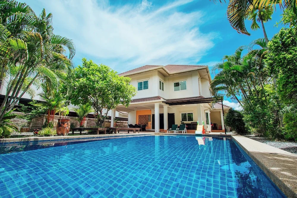PRIVATE RESIDENCE HOSTED by Sasithorn
