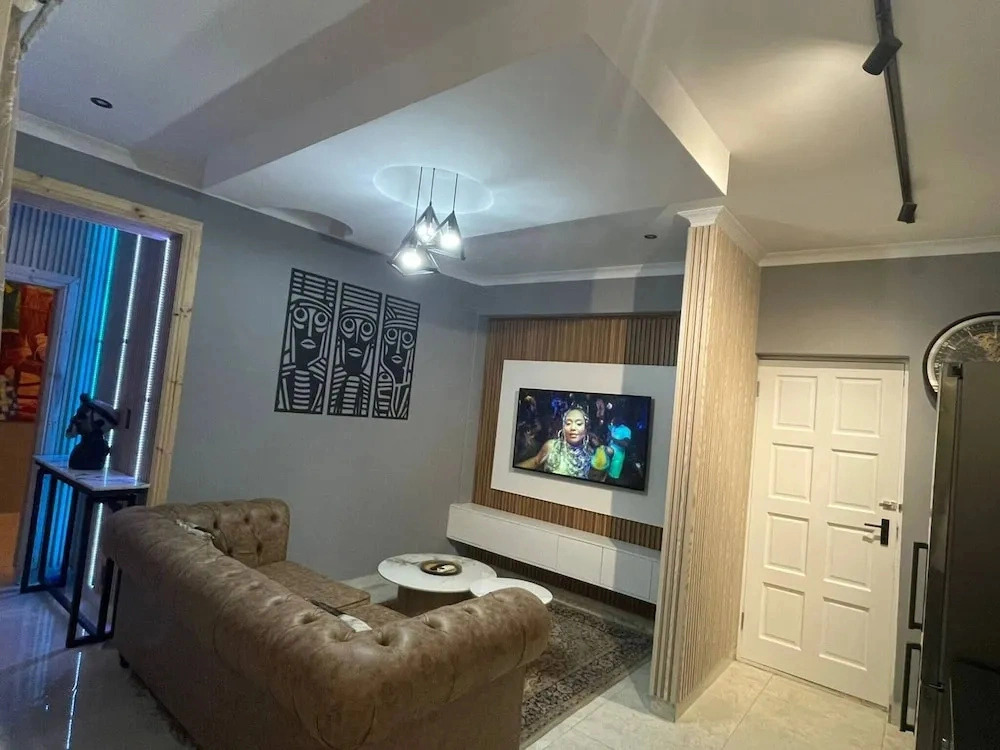 El Pantheon Guest House and Apartments