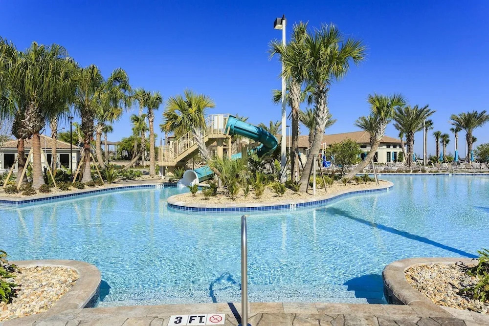 4BR Luxury Home at Champions Gate With Pool