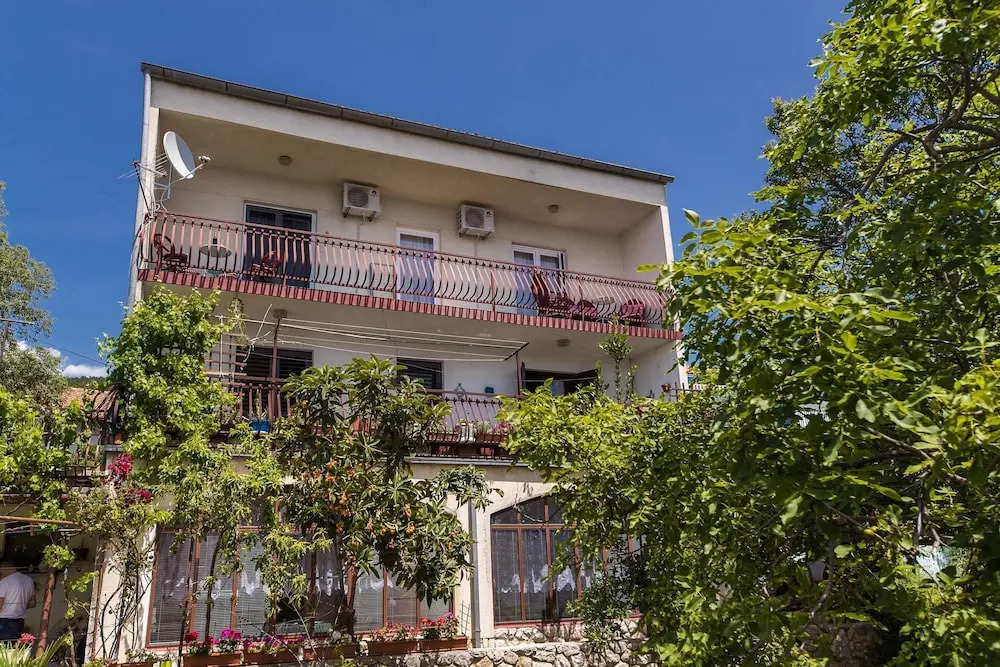 Apartments Raif