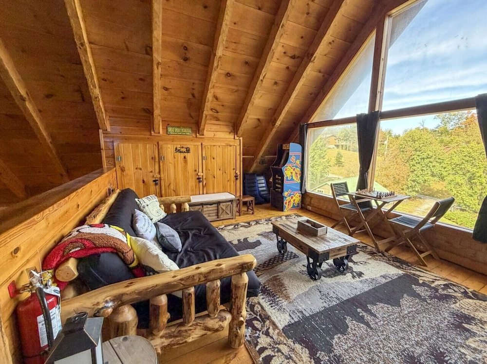 Boujee Bear- Modernized Cabin Minutes to Dollywood
