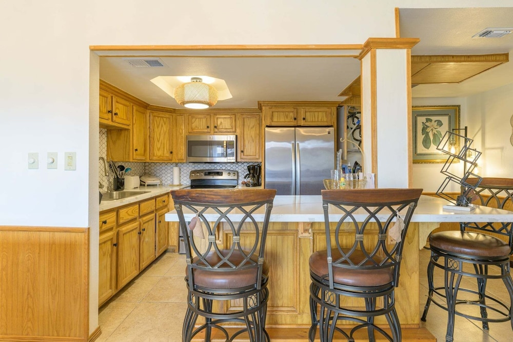 Tiki 323 - Stylish 1br Condo Sleeps 4 Near Beach 1 Bedroom Condo