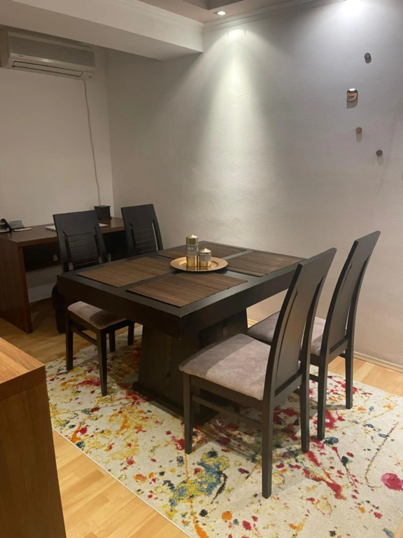 Cozy Duplex Apartment ~ Free Parking