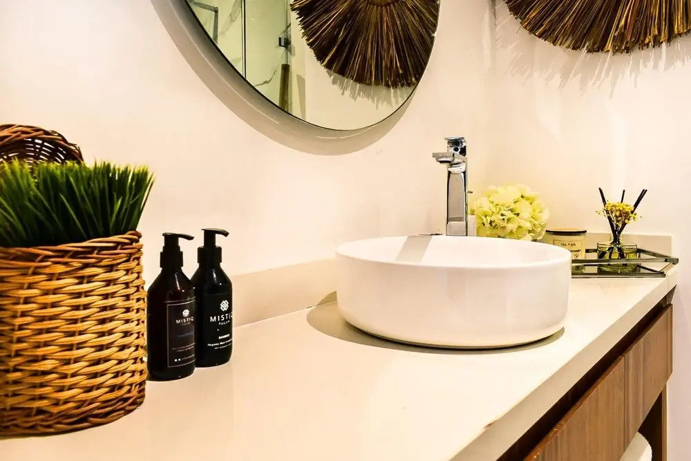 Because Location Really is Everything Gorgeous Penthouse With Fast Beach Access and Free Shuttle to the Beach Club