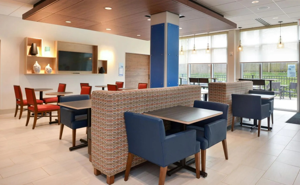 Holiday Inn Express & Suites - Ottumwa by IHG
