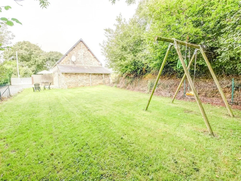 Family Country Cottage in Brainville