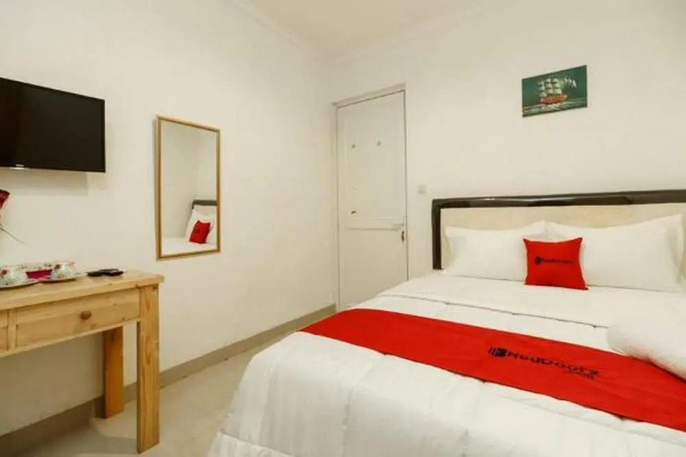RedDoorz Syariah Plus near Pancoran 2