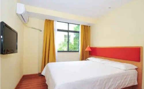 Home Inn (Sanya Shangpinjie Avenue)