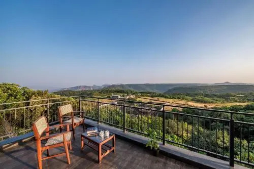 SaffronStays Falcon Hill, Lonavala - luxury villa with infinity pool near Lions Point