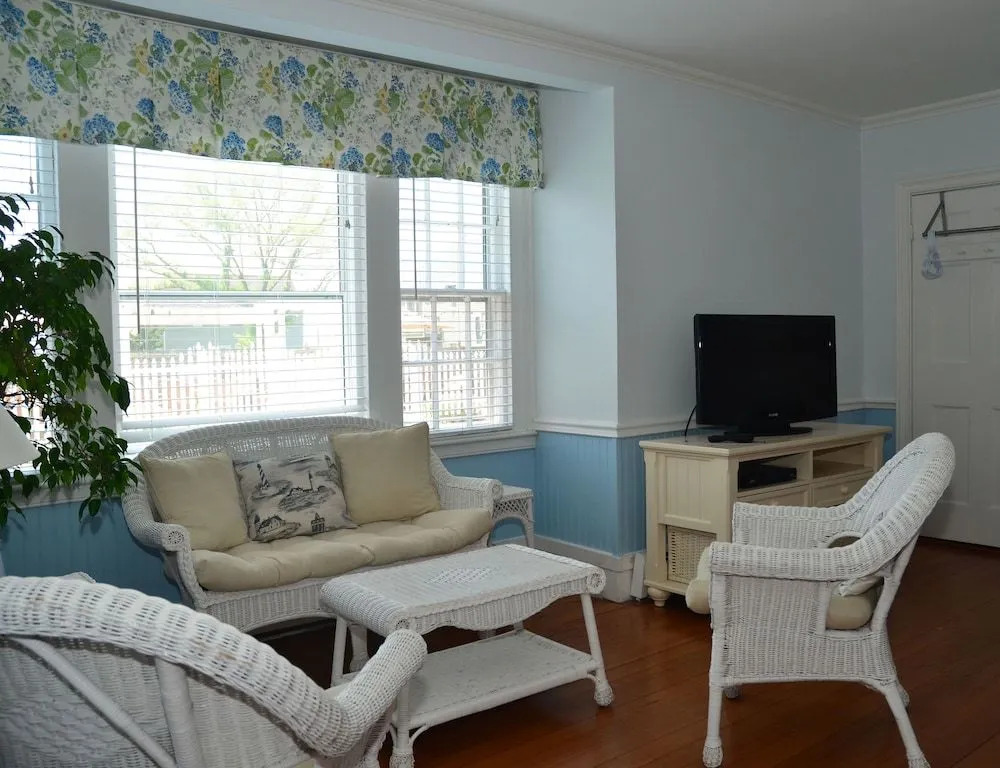 Shore Haven Inn