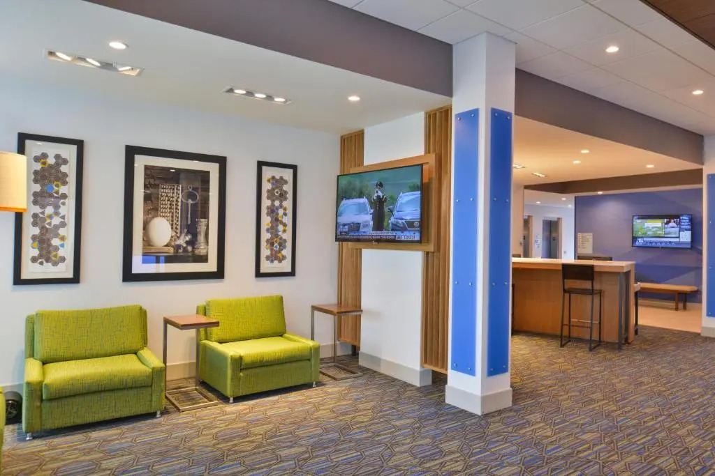 Holiday Inn Express & Suites Omaha Airport by IHG