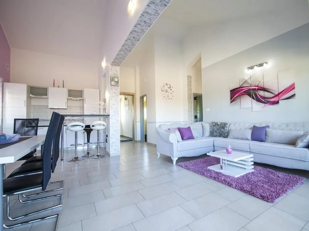 Restful Villa in Brodarica With Sauna