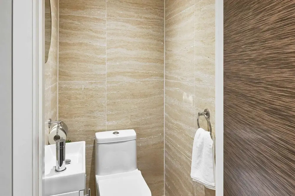 Host Stay Chic Townhouse by the Docks