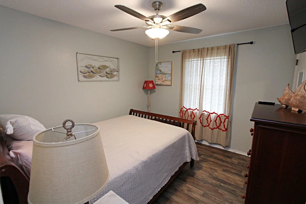 The Peaceful One 3 Bedroom Home by Redawning