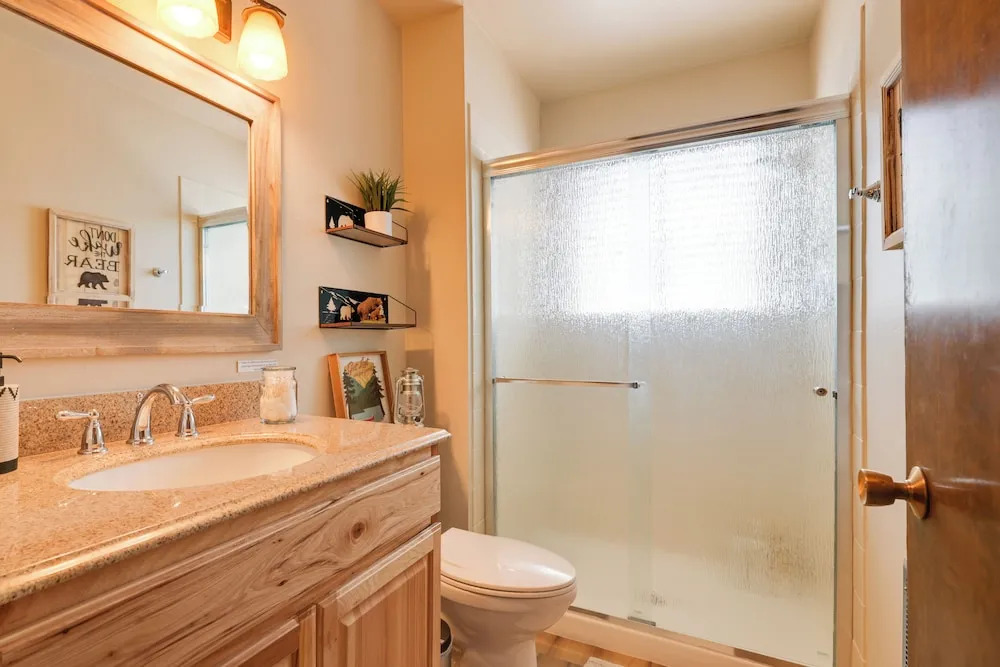 Furnished Deck: High Sierra Cabin in Twain Harte!