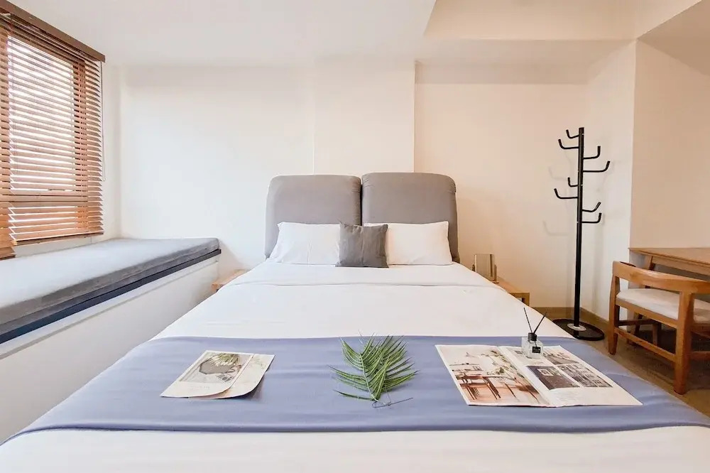 Simple And Tidy Studio Apartment Collins Boulevard