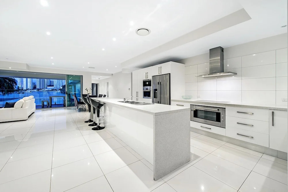 Sunrise Executive 5 Bedroom Home