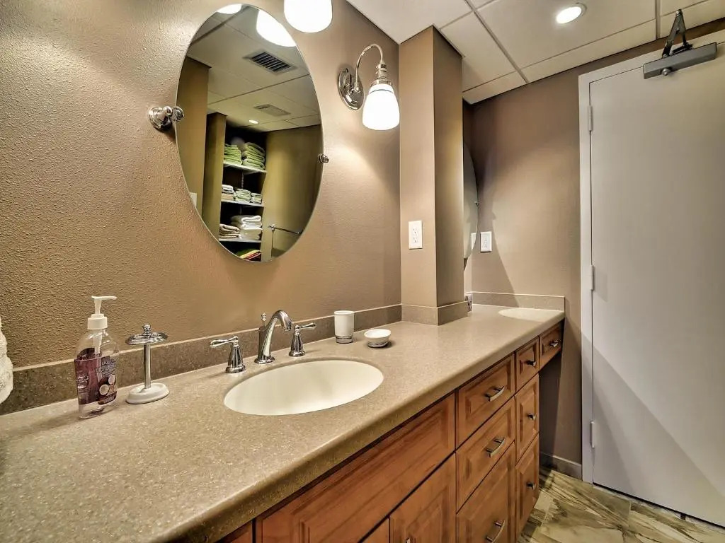 440 West Condos 908N