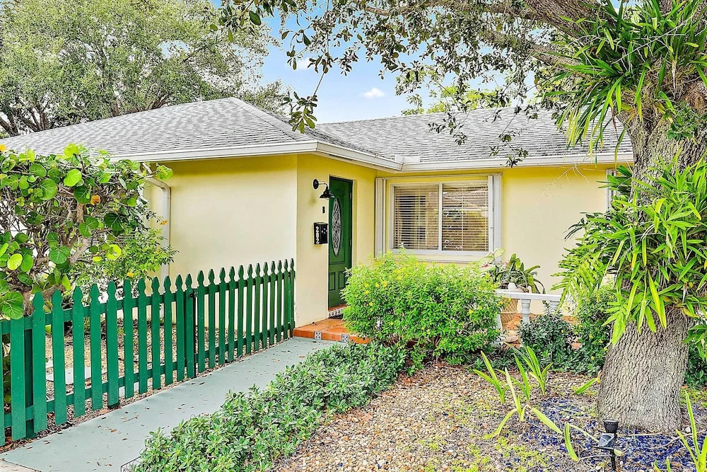 1 Mi to Shore: Pet-friendly Lake Worth Beach Home