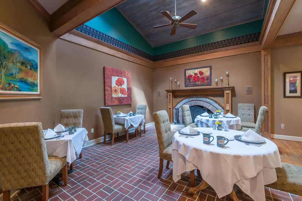 Eight Gables Inn