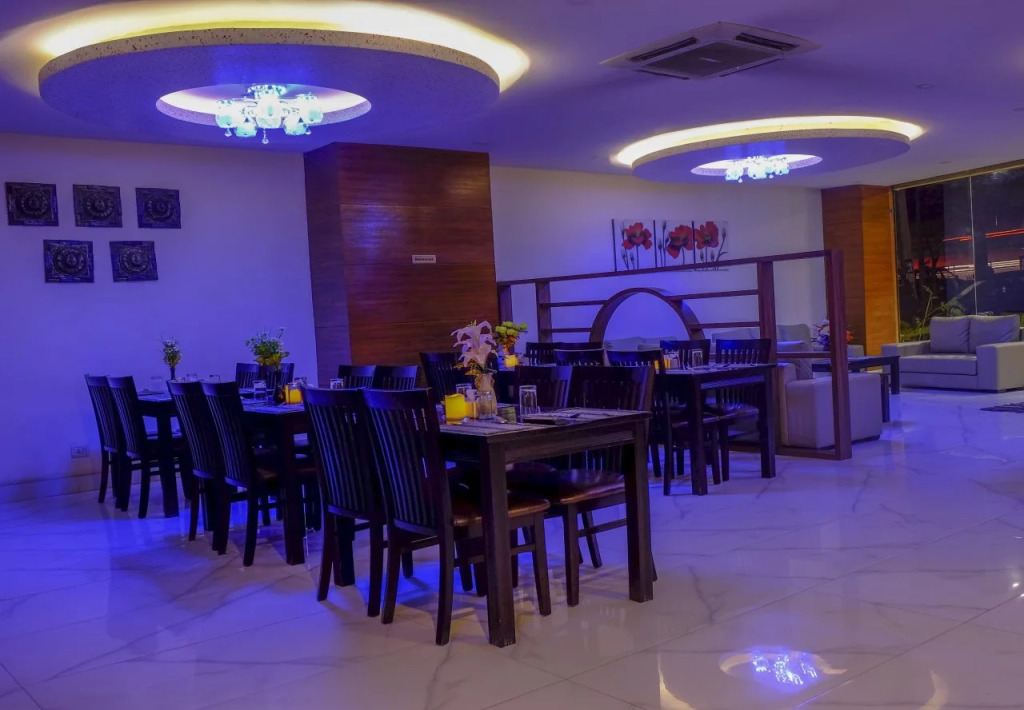 Hotel Regal Airport