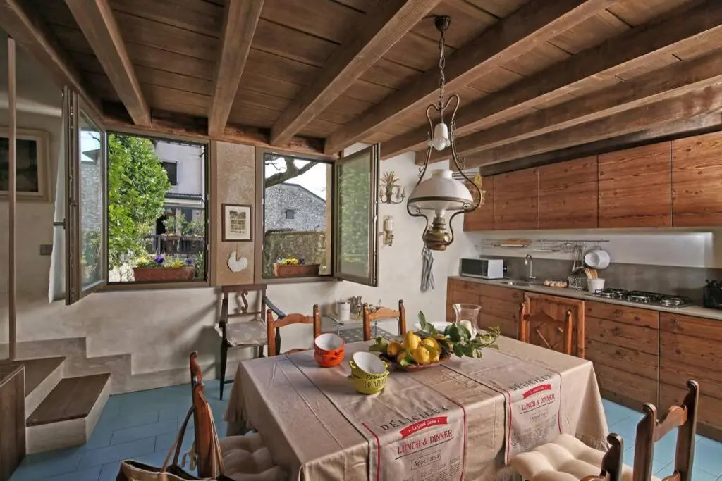 Betta - Newly Renovated Lake-View Terrace Apartment, Peaceful and Silent Surroundings