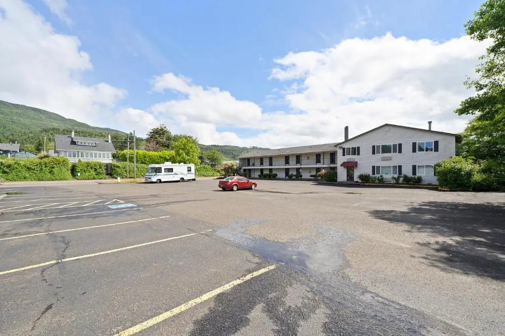 The Garibaldi House Inn & Suites