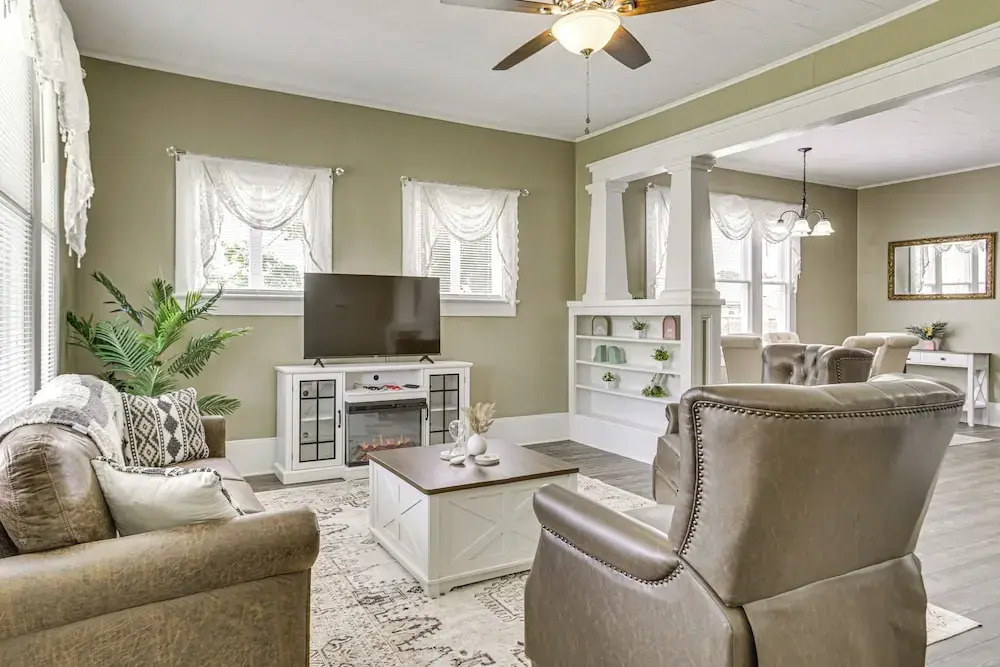 Historic District Haven! Walk Downtown + Fast Wifi