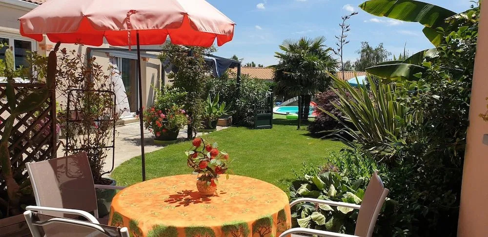 Joli Studio Le Pavachon jardin et terrasse à 3 min du Puy du Fou