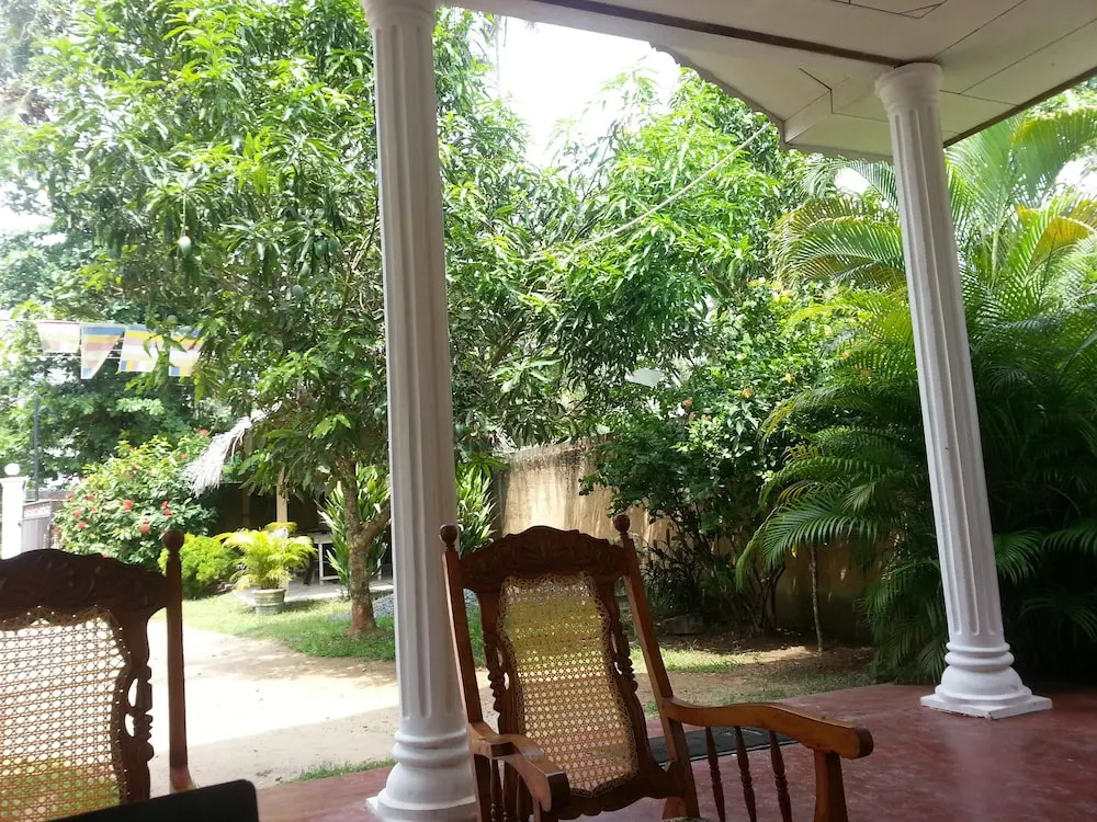 Nishan Surf Inn
