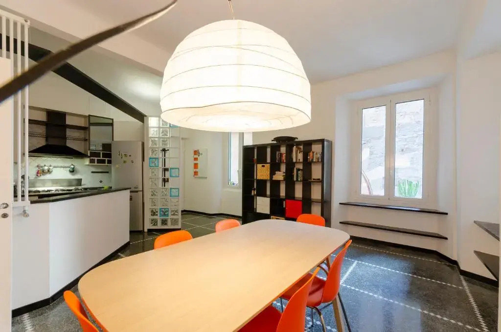 ALTIDO Vibrant Apt for 6, close to the Aquarium of Genoa