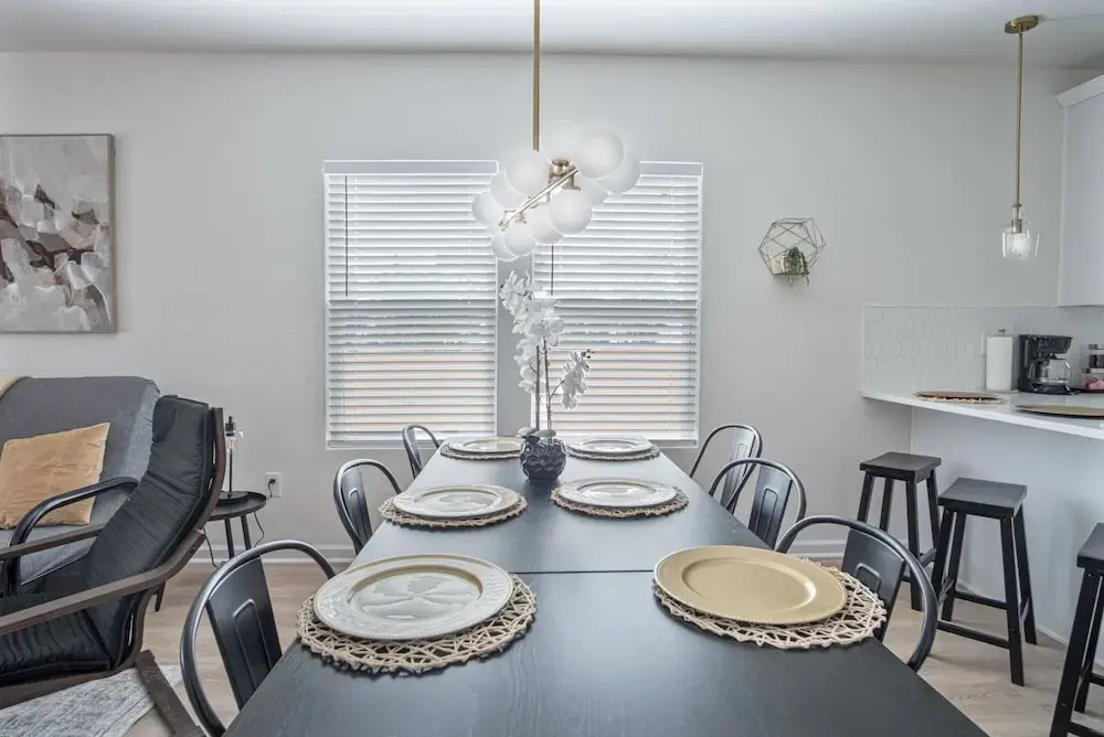 Comfy and Happy Stays Near Riverwalk and Downtown