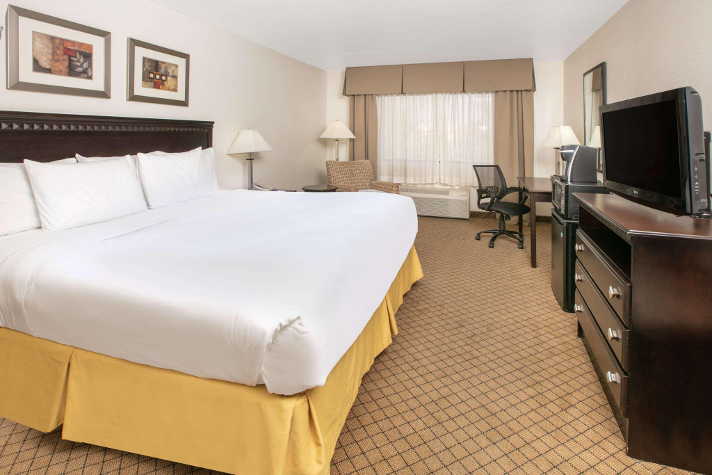 Holiday Inn Express & Suites Roswell